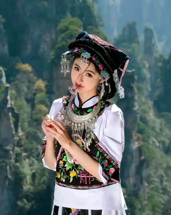 湘西全景vip專(zhuān)車(chē)專(zhuān)導(dǎo)純玩包團(tuán)6日游